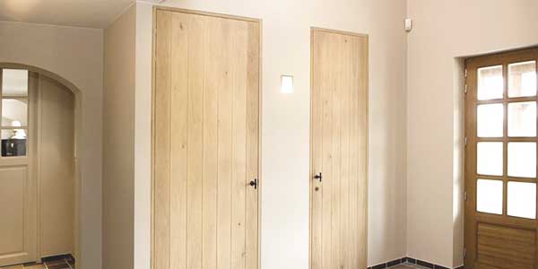 Houten binnendeuren laten plaatsen