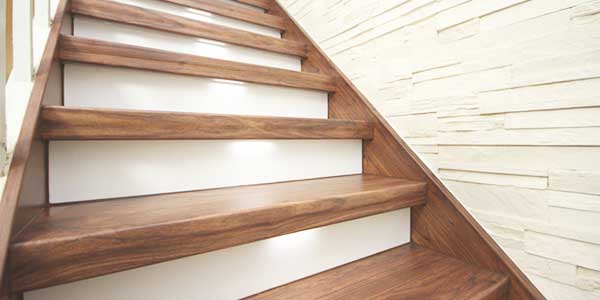 Trappen: voorbeeld van een houten trap
