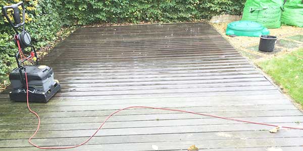 Terras laten onderhouden